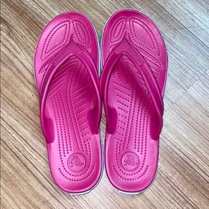 Crocs flip flops like new!